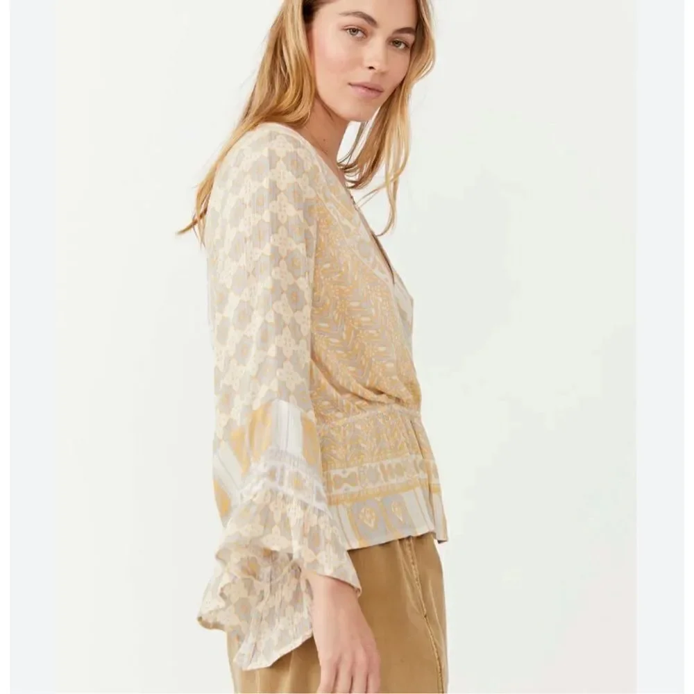 Free People Women’s Rosalie Bell Sleeve Top Multicolor Long Sleeve V-Neck size S